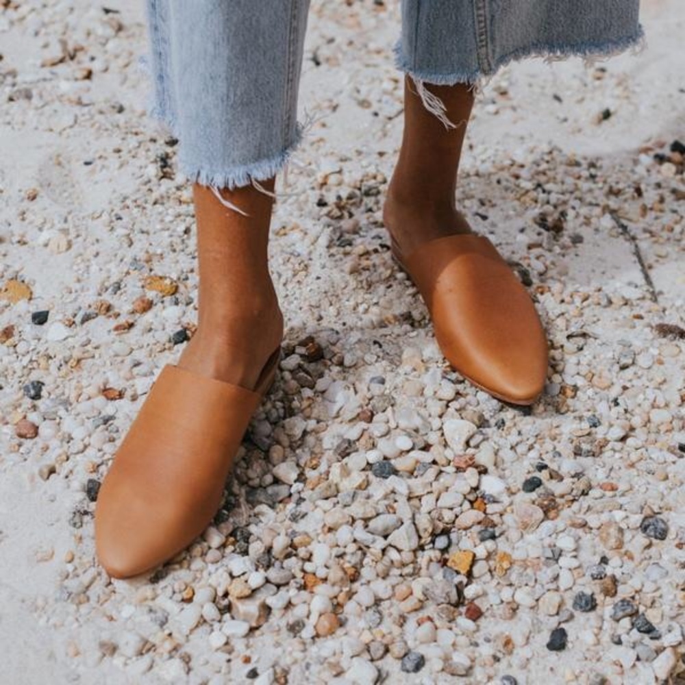 Great condition st agni Paris mule tan leather